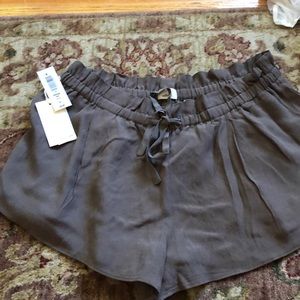 Wilfred brand new shorts w tag